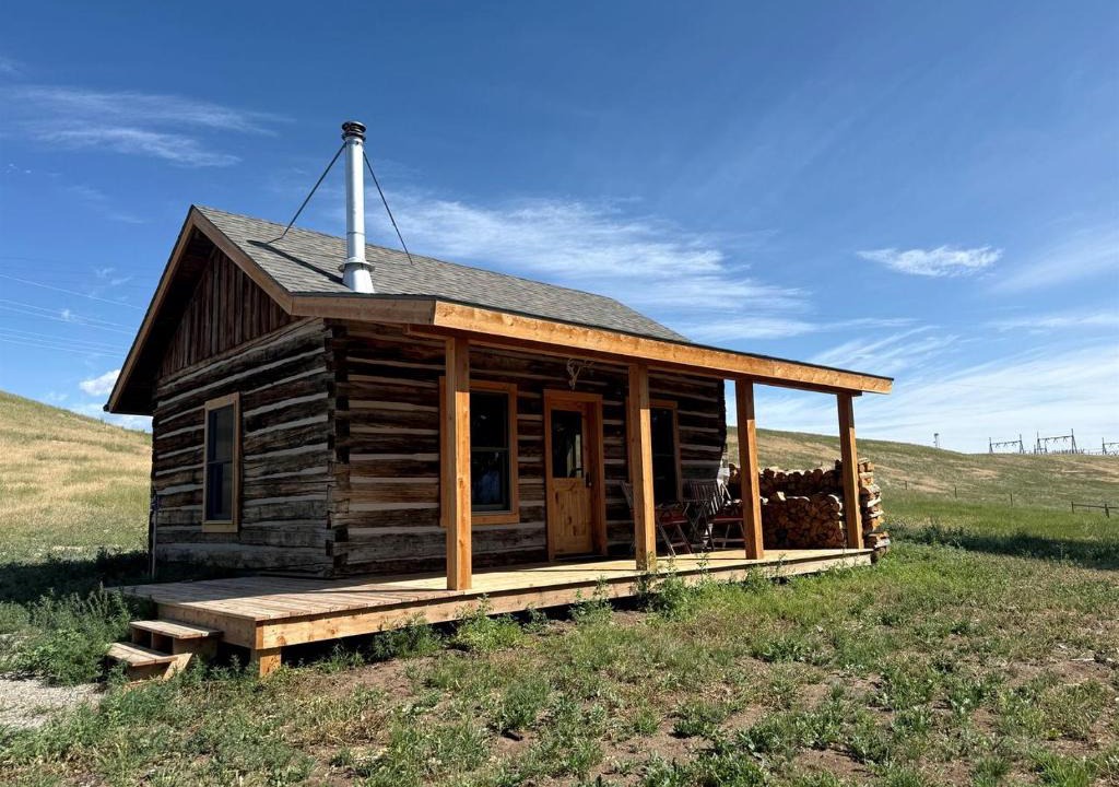 Ennis House | Charming Cabin with Pond and Mountain Views near Downtown Ennis, Montana