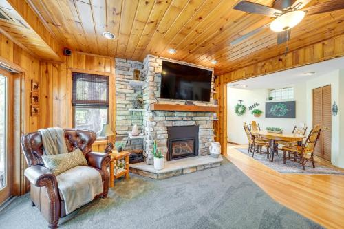Elkhorn House | Charming Cottage: Steps to Lake Wandawega!