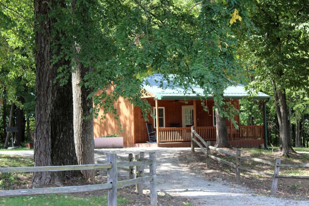 Moscow House | Charming Cozy Chalet on a Hill by the Cedar River in Letts, Iowa
