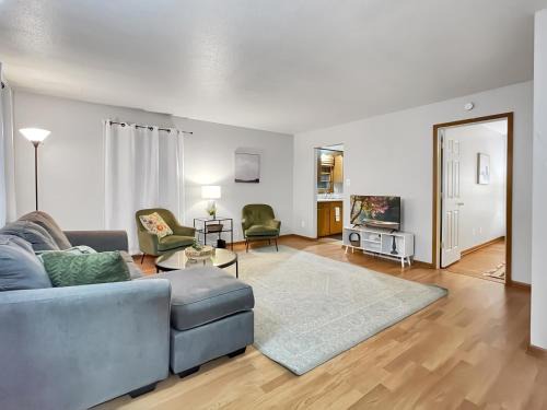 Des Moines House | Charming Family Friendly 3BR Duplex Close to Drake