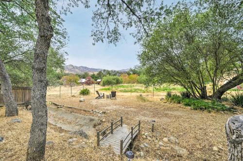 Three Rivers House | Charming Home < 10 Mi to Sequoia Nat'l Park!