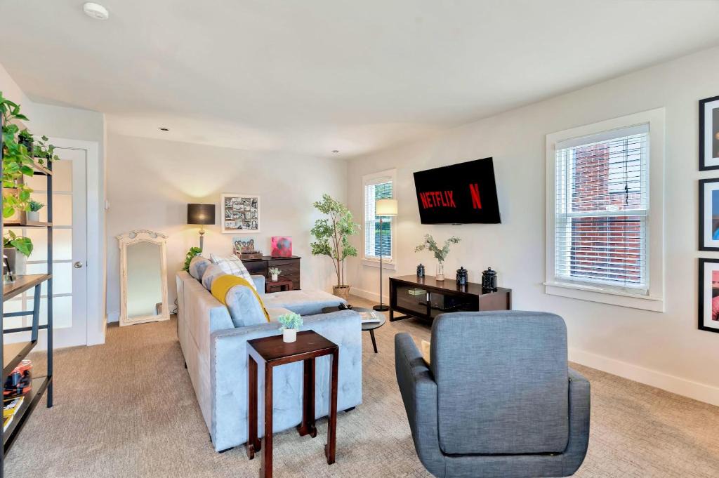 Ferndale Apartment | Charming Home w Workspace near Downtown Ferndale