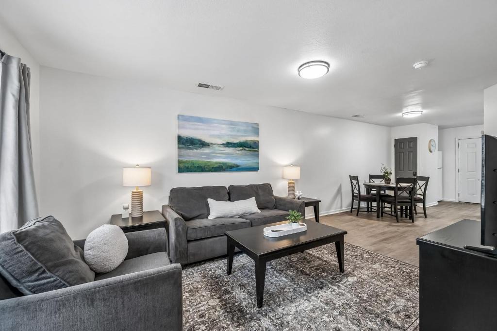 Independence House | Charming KC Townhome