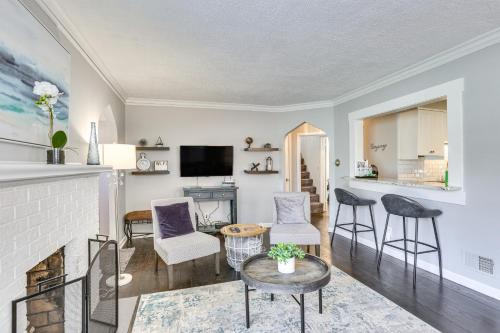 Southeast Omaha House | Charming Midtown Omaha Home Walk to Restaurants!