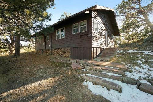 Estes Park House | Charming Pet Friendly Cabin with Barbecue and Hot-tub in Estes Park, Colorado