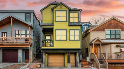 North Park City House | Chartreuse by AvantStay