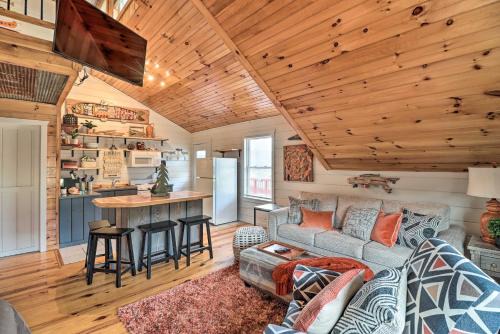 Mountain View Apartment | Cheery Pet-Friendly Studio w/Shared Fire Pit