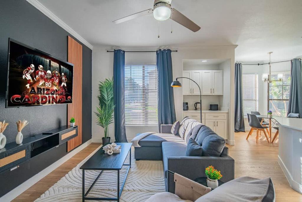 Glendale Sports and Entertainment District Apartment | Chic 2BD King Bed with Pool, Hot Tub, Gym, Parking