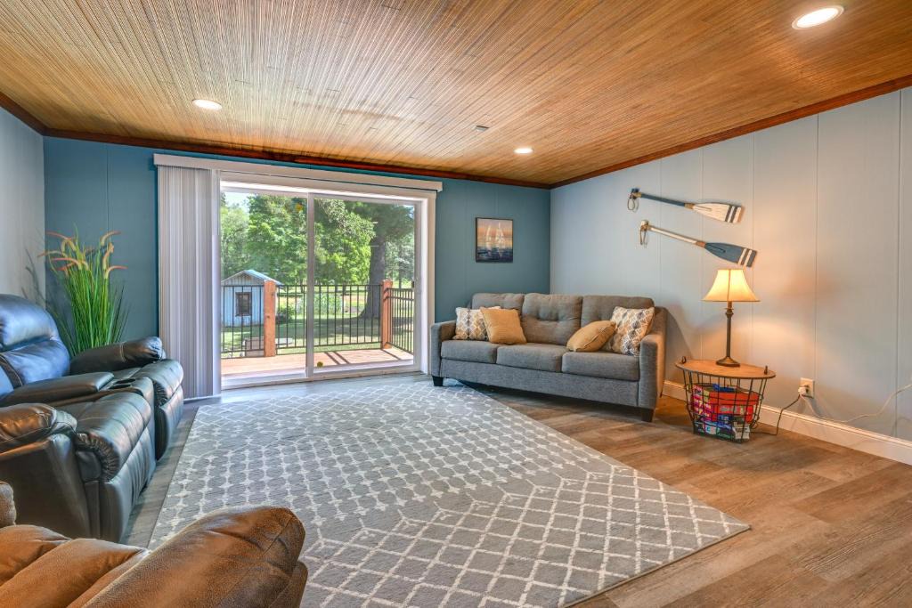Lake Wissota House | Chippewa Falls Retreat on Lake Wissota w/2 Decks!