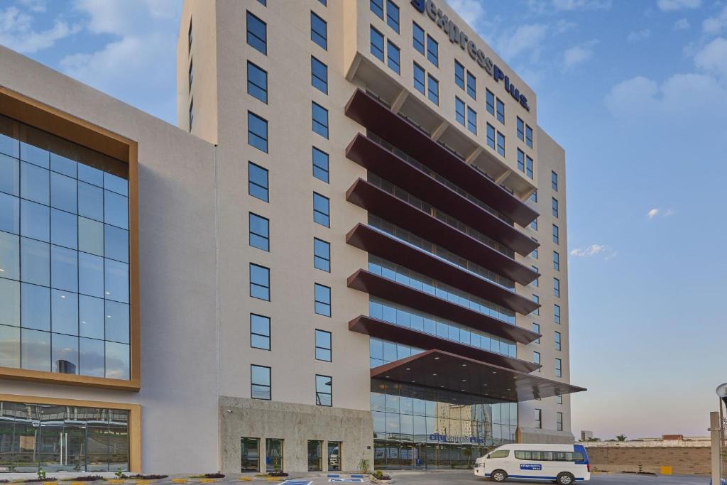 Leon Hotel | City Express Plus by Marriott Leon Centro de Convenciones
