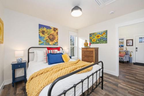 Moore House | City Park Bungalow Pet Friendly with Dog Run