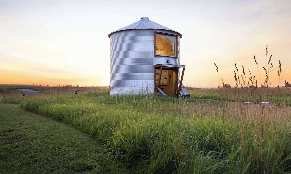 Kalispell House | Clark Farm Silos #2 - Incredible Mountain Views