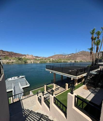 Parker Strip House | Cliff Hanger, River access with dock