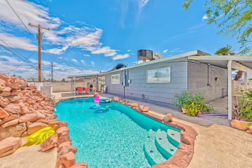 Meadows House | Close to the stripamazing pool!