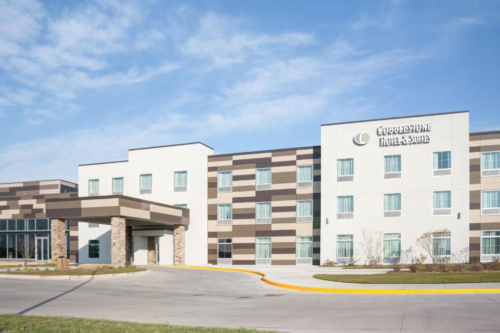 Jefferson Hotel | Cobblestone Hotel and Suites - Jefferson