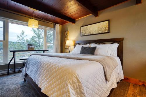 Hot Springs House | Columbine Cabin at Highland Meadows - Black Hills Retreat