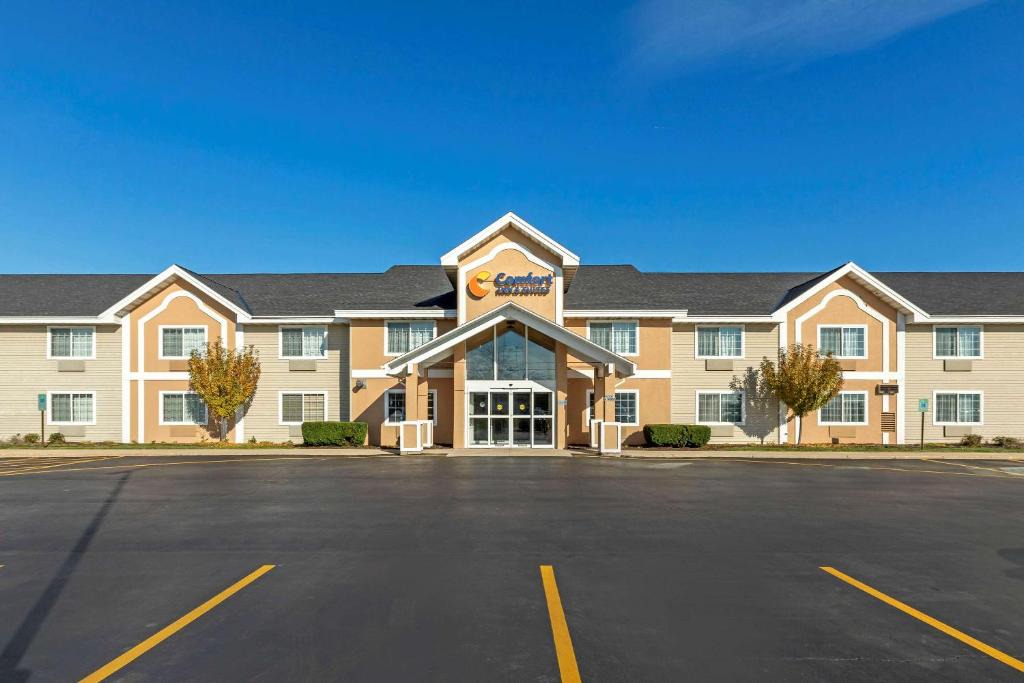 Jackson Hotel | Comfort Inn & Suites Jackson - West Bend