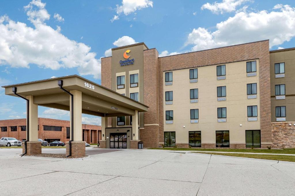 West Des Moines Hotel | Comfort Inn & Suites West Des Moines