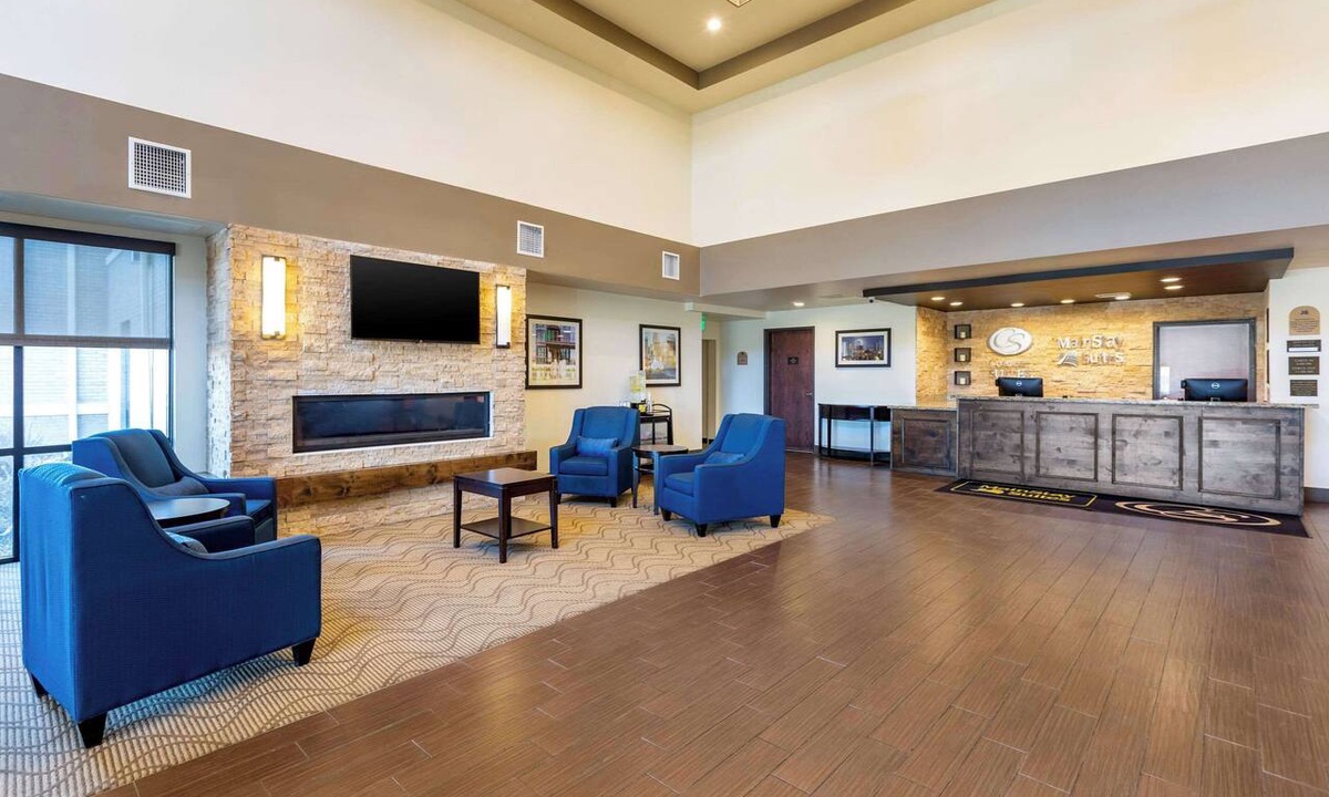 Sun Valley Hotel | Comfort Suites Near Denver Downtown