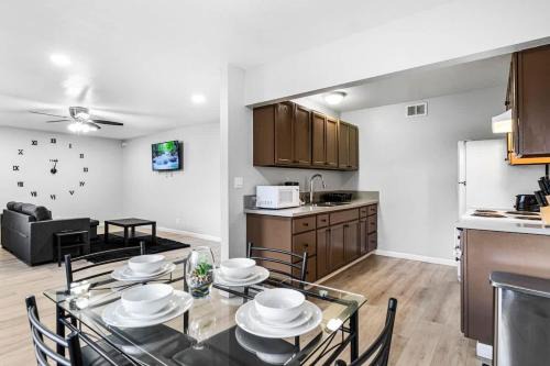 Las Vegas House | Comfortable 2BR! Sleeps 6! Cozy Stay!