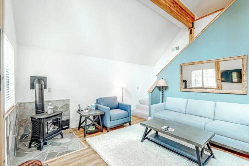 Truckee House | Comfortable Home with Shared Hot Tub & Pool Fireplace & Private W&D