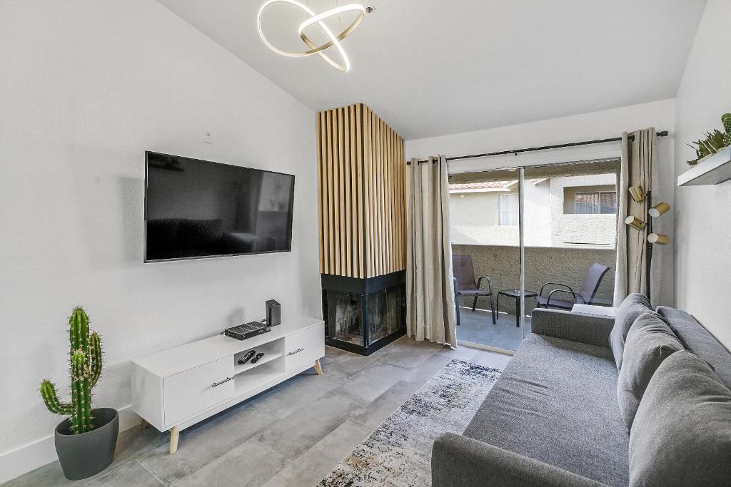 Las Vegas Apartment | Condo close to Strip and Raiders Stadium