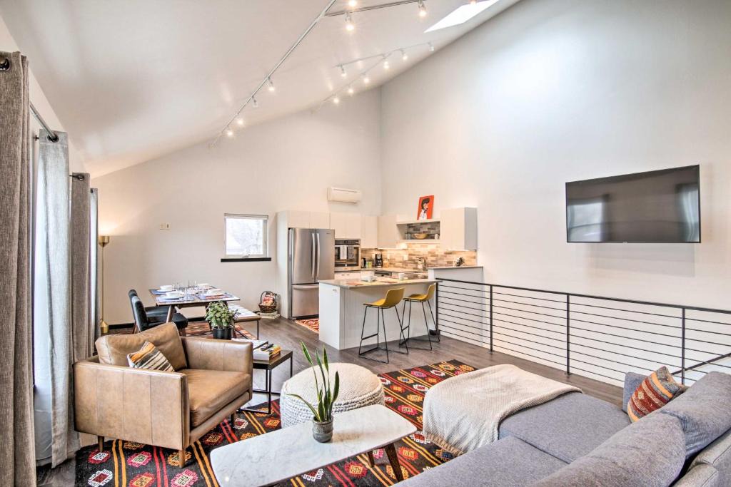 Livingston House | Contemporary-Boho Loft in Downtown Livingston!