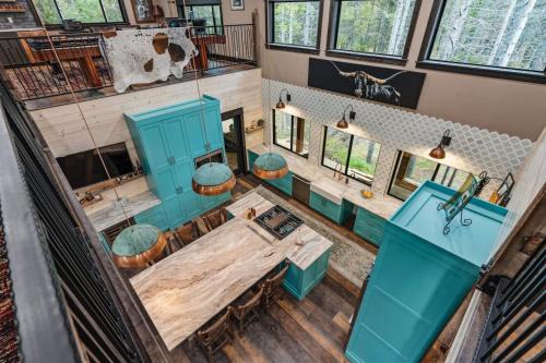 Island Park House | Copper Cowboy - Luxury Lodge, Private Dock, Hot Tub, Games