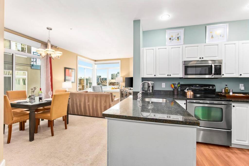 Belltown Apartment | Corner Unit in the middle of it all - 99 Walkscore