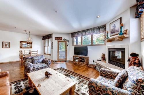 Warrior's Mark Apartment | Corral at Breckenridge Blue Jay Condo: Walk to Town/Lifts