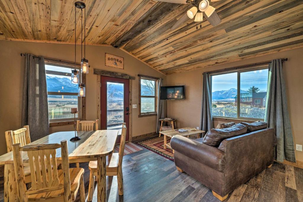 Livingston House | Couples Retreat 1-Hour Drive from Yellowstone NP!