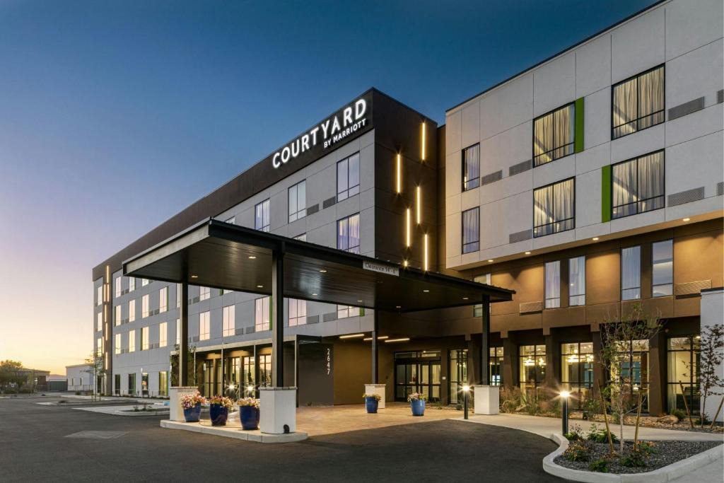 Lewiston Hotel | Courtyard Lewiston