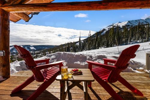Big Sky House | Cowboy Heaven Cabin Ski-In Ski-Out Hot Tub