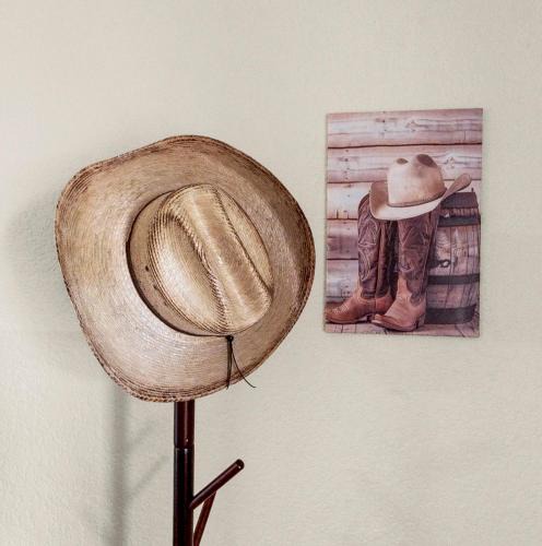 Oak Creek Apartment | Cowboy Hideout