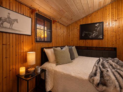 Rapid City House | Cozy 2BR Little Cabin - 15 Minutes to Mt Rushmore