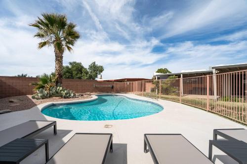 Tucson House | Cozy 3BR Home with Mtn Views & Pool Near Trails