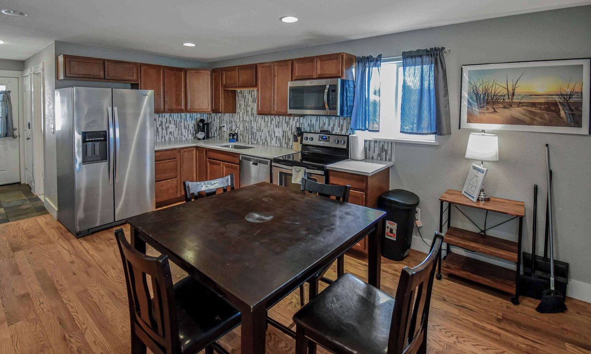 Berkley House | Cozy and Budget Friendly Single Bedroom in Denver