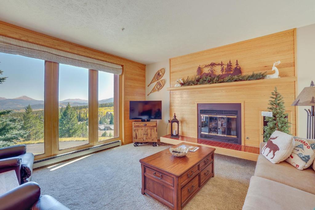 Wildernest House | Cozy Condo w/Balcony & Mtn Views in Silverthorne