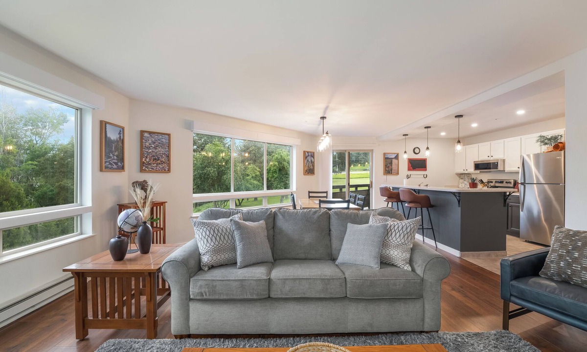 Bigfork Condo | Cozy condo w/fireplace, close to GNP - Marina Cay Retreat