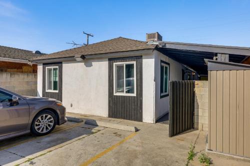 Compton House | Cozy & Convenient Condo in Compton, Pets Welcome!