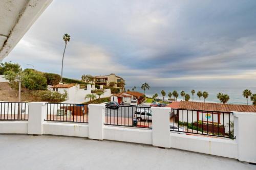 San Clemente House | Cozy Couples Escape! Walk to San Clemente Pier