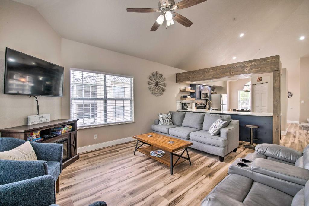 Table Rock House | Cozy + Deluxe Branson Condo w/Covered Balcony