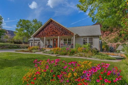 Glenwood Springs House | Cozy Home with Sauna 5 bedrooms 3 bathrooms Sleeps 12