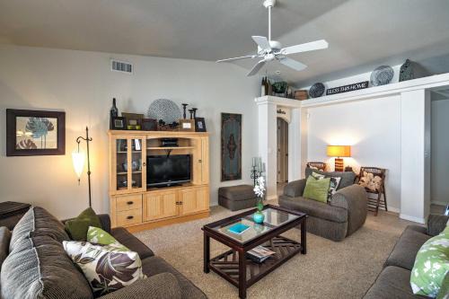 Lake Havasu City House | Cozy Lake Havasu City Retreat w/Deck & Pool Table