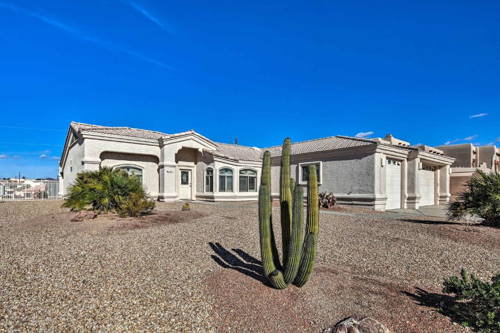 Lake Havasu City House | Cozy Lake Havasu House w/Views - 1 Mi to Water!