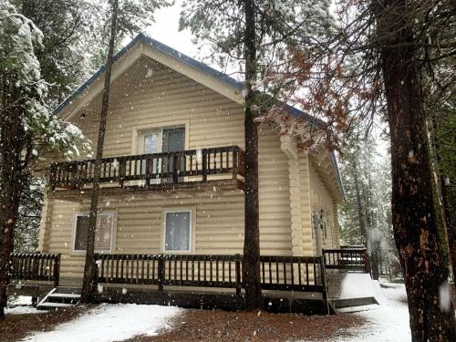 Island Park House | Cozy Log Cabin Close to Yellowstone National Park, Idaho