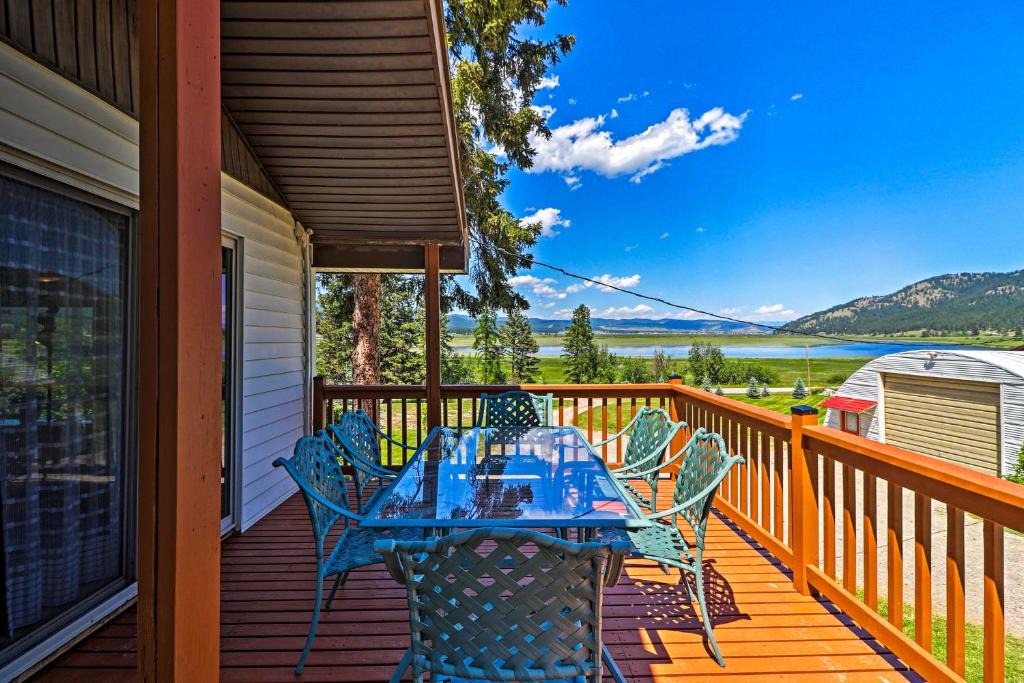 Kalispell House | Cozy Montana Lake View Getaway - Fish & Hike!