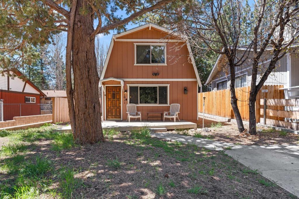 Big Bear City House | Cozy Moonlight Chalet by Big Bear Cool Cabins