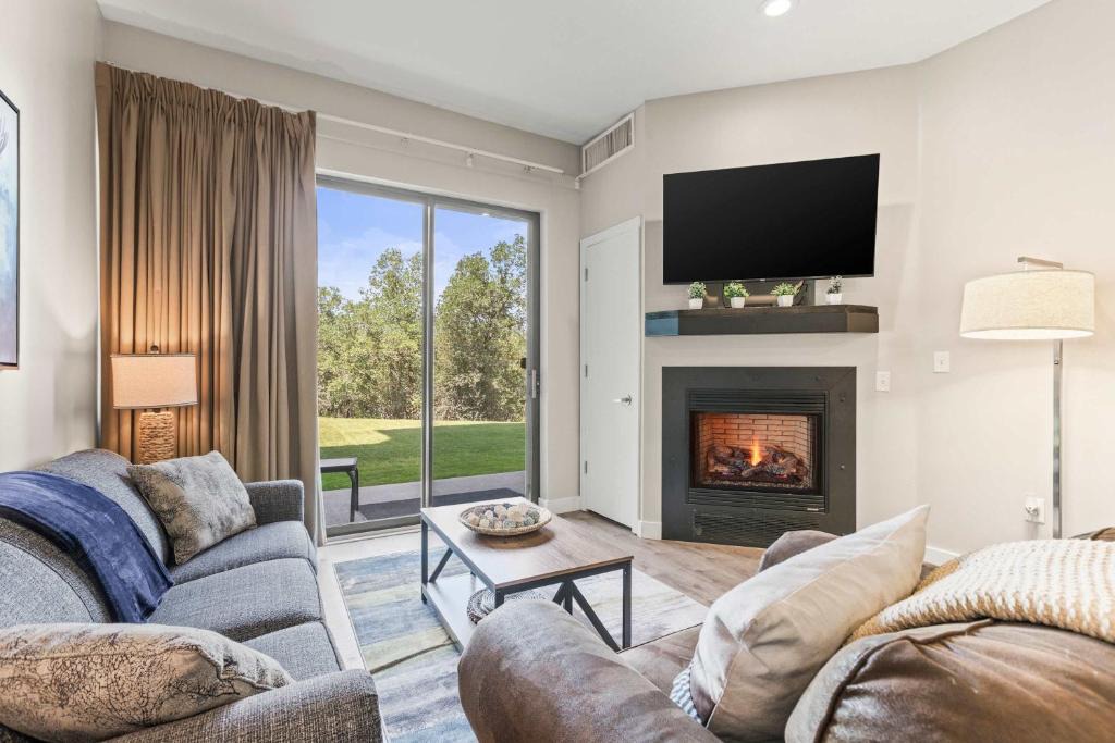 Park City House | Cozy Mountain Retreat - 1BR Condo with 2 Full Baths Near Jordanelle & Park City