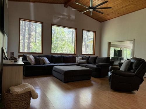 Pine House | Cozy Pine Cabin